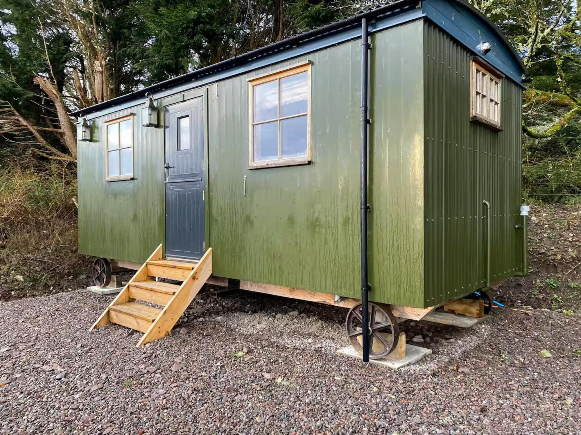 Corry Lodge Estate - Sheperds Huts Or Container Stays With Sea View Бродфорд Екстериор снимка